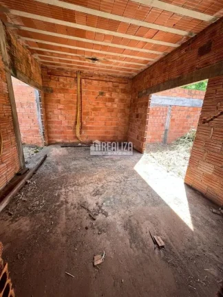 Imagem Casa padrão semiacabada à venda no bairro Lourdes em Uberaba