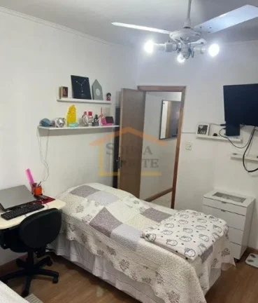Imagem Sobrado em excelente estado, com 3 dormitórios (todos com armários, ar-condicionado e ventiladores...