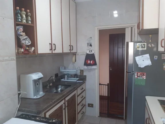 Imagem Apartamento com sala ampla, sacada, 3 dormitórios, sendo 1 suíte, 2 com armários embutidos, cozin...