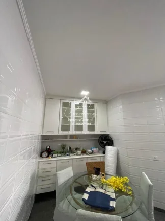 Imagem Apartamento a 150 metros da praia da Enseada com 3 dormitórios, suíte, 2 vagas, Guarujá-SP: 127m², 1 suíte, 2 salas, 2 banheiros e vaga de garagem