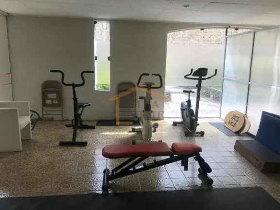 Imagem Apartamento com 3 dormitórios, sendo 1 de empregada e 2 com armários planejados, sala ampla para 2...
