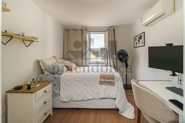 Imagem Este apartamento é ideal para quem busca um espaço amplo e confortável para morar. Com living par...