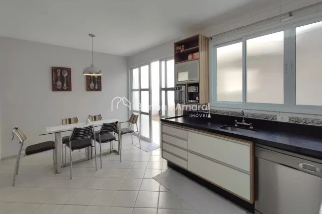 Imagem Localizada em Campinas, esta casa em condomínio oferece uma experiência única de conforto e conve...