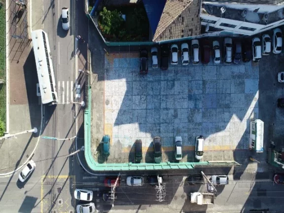 Imagem Área de 1.484,56 M² na Praça Veríssimo de Mello no Centro de Macaé-RJ (Tênis Clube!)