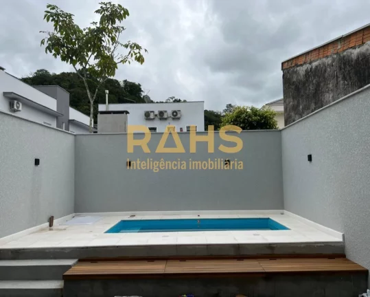 Imagem Lindo geminado de alto padrão no Condomínio Santos Dumont Este imóvel é para você, que busca um...