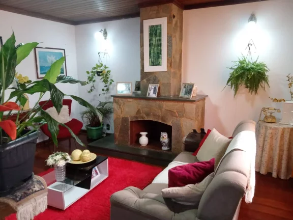 Imagem VENDO ESTA LINDA CASA NO CENTRO DO CÔNEGO. NOVA FRIBURGO RJ.