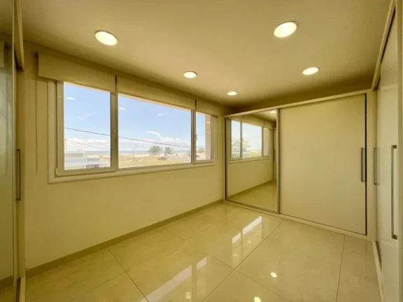 Imagem Sobrado 5 Dormitórios - Bairro Atlantida