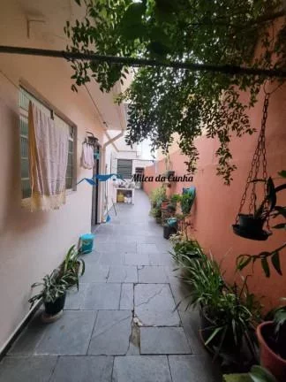 Imagem Sobrado à Venda com 3 dormitórios, 1 suíte, 2 vagas, com 190m², Jd Ocara em Santo André