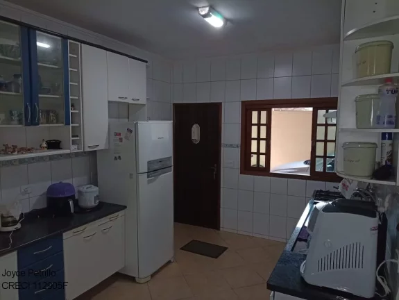 Imagem Casa 2 Dormitórios sendo 1 suíte e Edícula. A Venda em Peruíbe. Excelente Acabamento e Espaço Para Piscina.