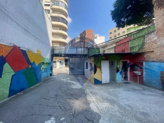 Imagem Galpão comercial à venda ou locação em São Paulo-SP, no Campos Elíseos: 1 sala, 2 banheiros, 422m² de área.