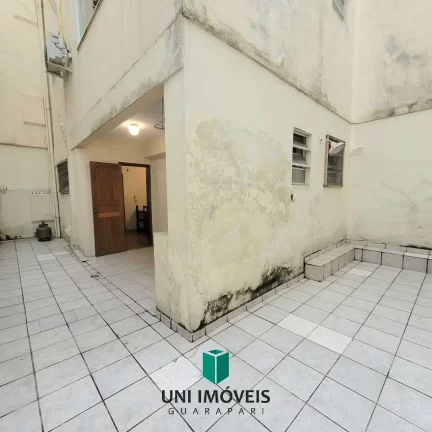 Imagem Oportunidade ! Apto à venda 3 qtos/ 1 suíte , área lateral e 2 vagas de garagem na Praia do Morro .