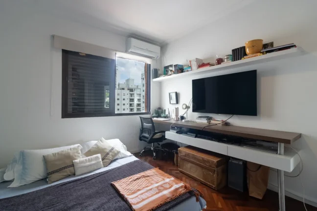 Imagem Apartamento 251M², 4Q, 2 Suítes, 3 Banheiros, 3 Vagas, Suíte Master, Jacuzzi, Piscina, Depósito, Sala 3 Ambientes, Vista Livre, Sauna, Quadra.