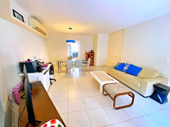 Imagem AMPLO APARTAMENTO COM 3 SUÍTES, MAIS O 4º DORMITÓRIO OPCIONAL, 2 VAGAS, VARANDA ESTENDIDA, NA REGIÃO NOBRE DA PITANGUEIRAS NO GUARUJÁ.