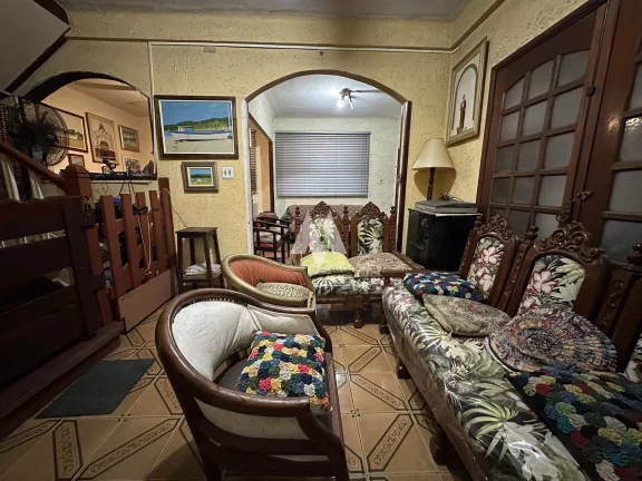 Imagem Casa com 4 quartos e 6 banheiros à Venda, 347 m² por R$ 1.100.000