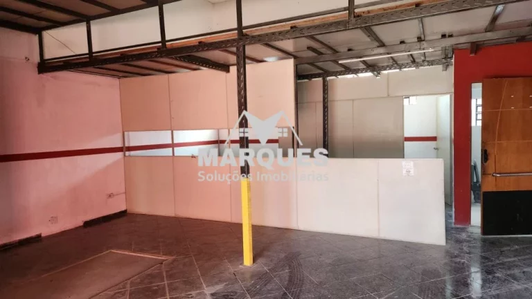 Imagem Salão espaçoso com mezanino c/ 70m2
