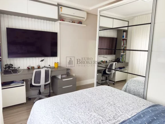 Imagem Belíssima casa com 4 Suítes e 4 vagas no Caledonia