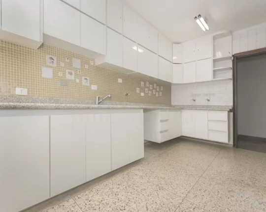 Imagem Apartamento com armários, amplo living para 2 ambientes, lavabo, 3 dormitórios sendo 1 suíte, ban...