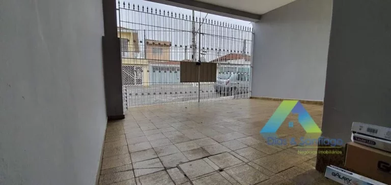 Imagem Sobrado a 8 minutos da estação do metro Jabaquara com 2 dormitórios, 2 vagas, amplo quintal proximo a comercios e principais avenidas.