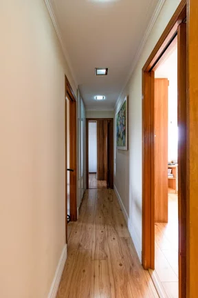 Imagem LINDO APARTAMENTO MOBILIADO 136,00 M ÁREA ÚTIL REFORNADO 3 SUÍTES VARANDA GOURMET ENVIDRAÇADA CINEMA SAUNA 2 VAGAS CONDOMÍNIO VÁRIOS ATRATIVOS