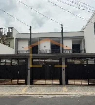 Imagem Sobrado novo, com 125 m² de área construída, distribuídos em 3 dormitórios, sendo 3 suítes, sa...