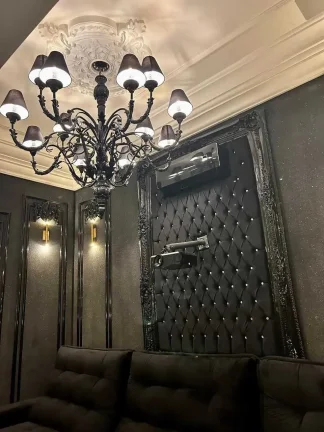 Imagem Casa Neoclássica mobiliada com 4 suítes e 4 vagas de garagem em condomínio fechado no bairro Rio do Meio em Camboriú