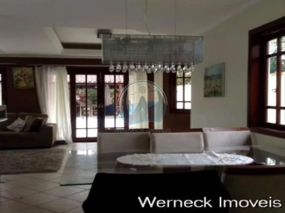 Imagem Casa de Luxo no Centro de Ubatuba-SP: 4 Quartos, 4 Suítes, 2 Salas, 6 Banheiros, 4 Vagas de Garagem, 339m² de Área