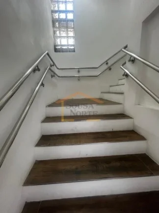 Imagem Prédio comercial com aproximadamente 670m², de construção recente e instalações modernas, dist...