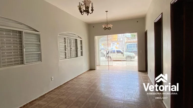 Imagem Casa para locação comercial com 3 quartos no Sandra Regina - Barreiras-BA