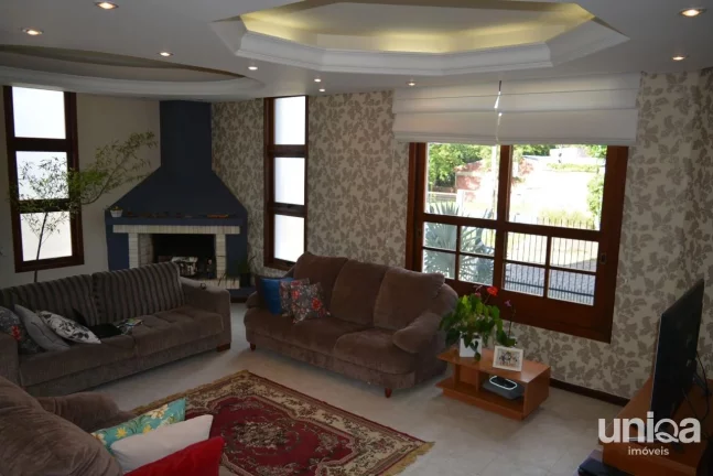 Imagem Casa em Camobi com 05 dormitórios, suíte master, lareira, piscina