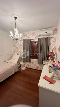 Imagem Imperdível oportunidade! Casa à venda em Campo Grande-MS, Chácara Cachoeira: 4 quartos, 1 suíte, 5 salas, 2 banheiros, 10 vagas de garagem, 340m².