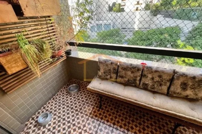 Imagem Apartamento com 96 m². Possui 3 dormitórios, sendo 1 suíte, 2 banheiros, sala ampla com boa ilumi...