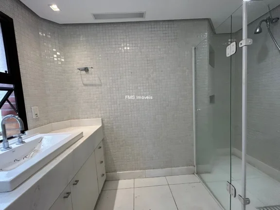 Imagem Apartamento de luxo com 3 suítes e 4 vagas na Vila Nova Conceição, São Paulo - SP!