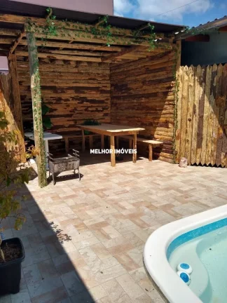 Imagem Casa à venda semi mobiliada com piscina e edícula localizada no centro de Balneário Camboriú