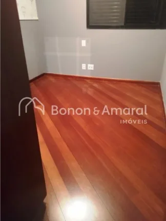 Imagem Espaçoso e arejado apartamento, com área de 110 m². O imóvel possui
3 quartos com armários, 1 s...