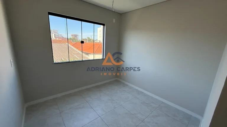Imagem Apartamento NOVO de dois dormitórios, sendo uma suíte, sacada com churrasqueira e uma vaga de garagem no bairro de Gravatá, em Navegantes -
