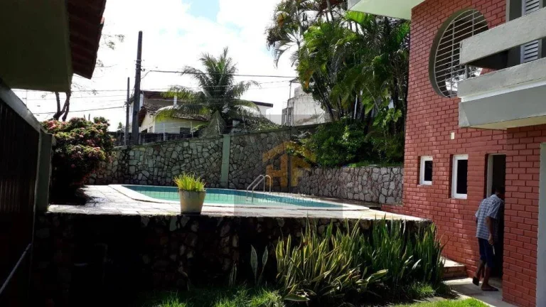 Imagem Casa com Piscina de 4 Quartos em Cajueiro, Recife