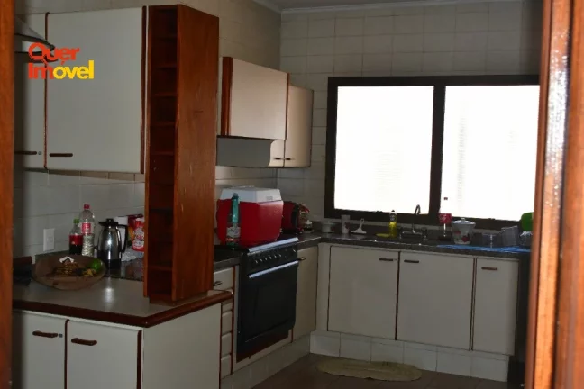 Imagem Imperdível oportunidade: Apartamento à venda com 4 quartos, 1 suíte e 215m² no Centro de Ribeirão Preto-SP!