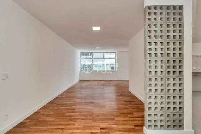 Imagem 176,05 m² de área útil 1Vaga de garagem 3 Dormitórios sendo 1 suíte Banheiro Social Lavabo Sala...