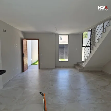 Imagem Sabe aquela casa que parece ter saído de um sonho de fim de semana perfeito? Pois é, ela existe! E...