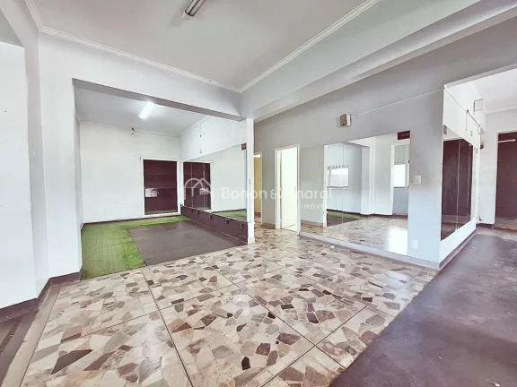 Imagem Casa comercial para alugar no Taquaral em Campinas!!

Espaço todo preparado para uma academia ou fi...