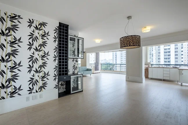 Imagem Apartamento 198M², 3Q, 3 Suítes, 3 Banheiros, 3 Vagas, Piscina Coberta, Academia, Quadra, Sauna, Salão de Festas, Playground, Depósito.