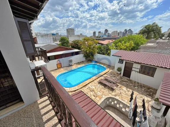 Imagem Casa á venda com 6 dormitórios no centro de Torres/RS