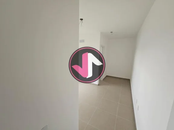 Imagem A casa dos seus sonhos está à venda em Várzea Grande, no bairro Petrópolis. Localizada no condom...
