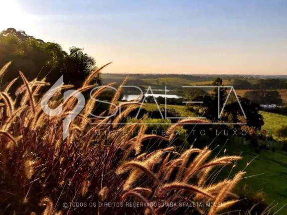 Imagem Casa de revista com vista livre para o lago e campo de golfe, disponível para venda na Fazenda da Grama em Itupeva
