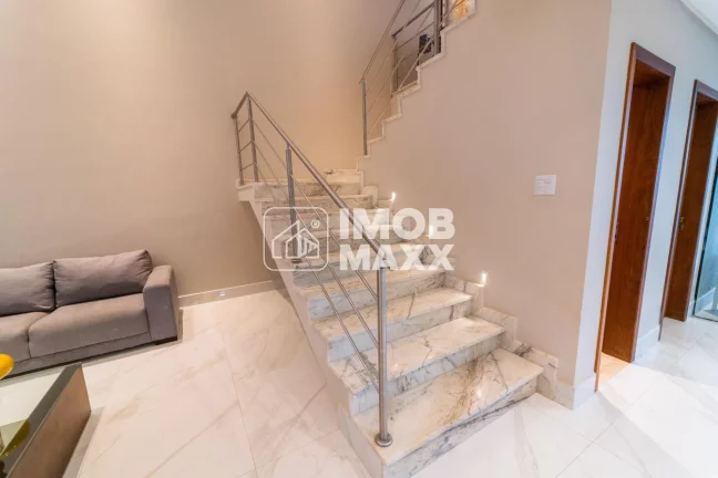 Imagem Luxuosa Casa no Cond. Quintas do Sol com 4 Suítes e 430m²