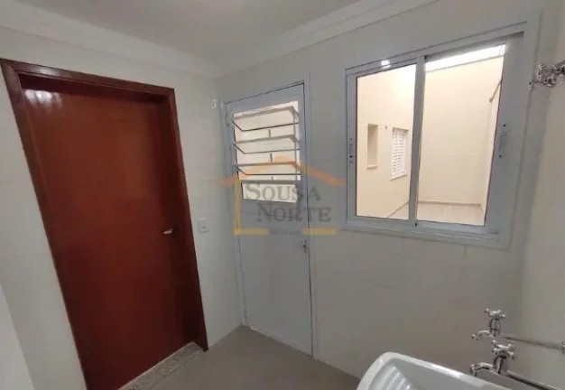 Imagem Casa em condomínio residencial, no 1º andar, sem quintal, composta por 2 dormitórios, ambos com s...
