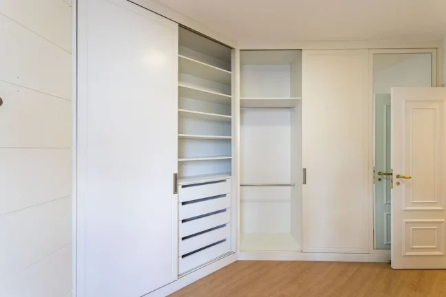 Imagem OPORTUNIDADE IMPERDÍVEL EM PERDIZES ! Apartamento Reformado 114M², 3Q, 3 Suítes, 3 Banheiros, 3 Vagas, Academia, Piscina, Sauna, Lareira, Varanda.