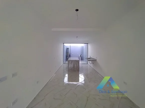 Imagem Lindo e novo sobrado com 125 m² em 3 dormitórios, 1 suíte e 2 vagas.