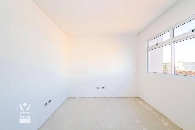 Imagem Sobrado em Condomínio Fechado à venda no Bairro Alto. 3 Quartos, Suíte, terraço com churrasqueira e 2 Vagas de garagem