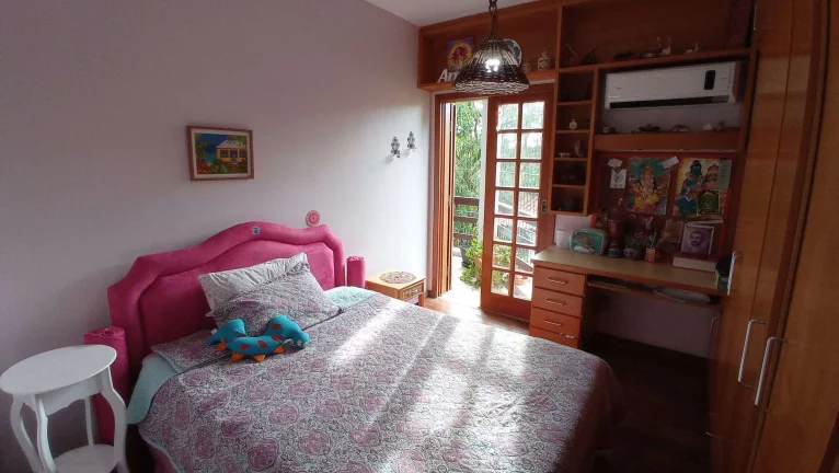 Imagem Casa com 4 Dormitórios à Venda, Área de 316 m2, Piscina, Edícula e Anexo - Santa Mônica, Florianópolis/SC